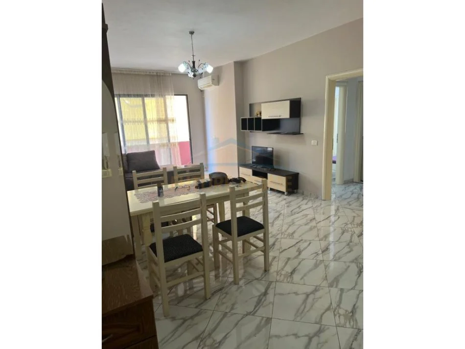 Tirane, jepet me qera apartament 2+1 Kati 7, 90 m² 450 € (Spitali Amerikan 3)