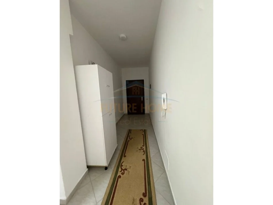 Tirane, jepet me qera apartament 2+1+Ballkon Kati 5, 110 m² 450 € (Unaza e Re)