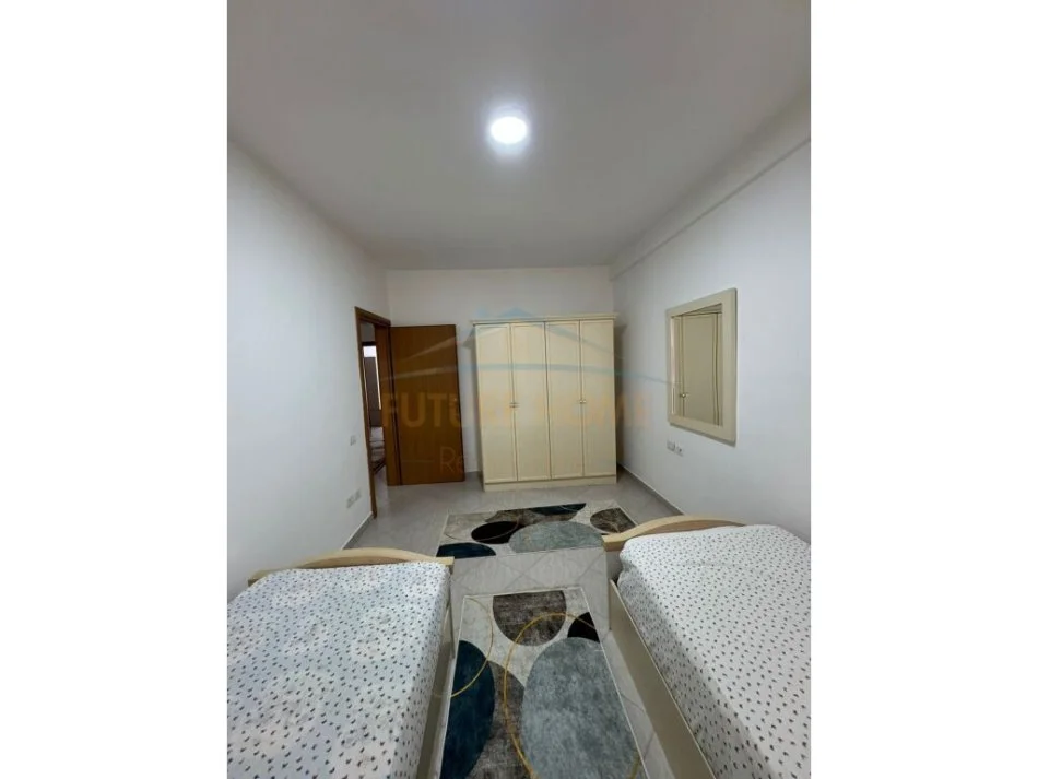 Tirane, jepet me qera apartament 2+1+Ballkon Kati 5, 110 m² 450 € (Unaza e Re)