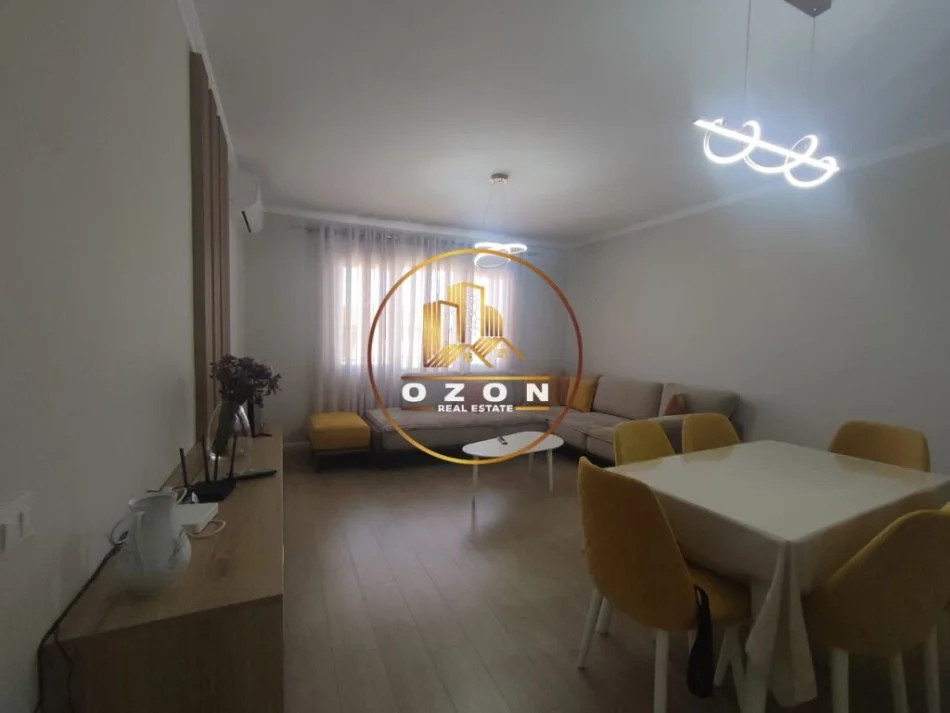 Tirane, jepet me qera apartament 1+1+Ballkon Kati 2, 70 m² 550 € (Sauk i Vjetër)