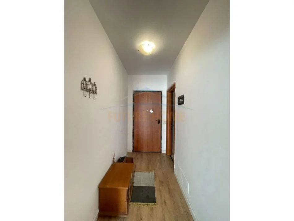 Tirane, jepet me qera apartament 1+1+Ballkon Kati 4, 70 m² 500 € (Selvia)