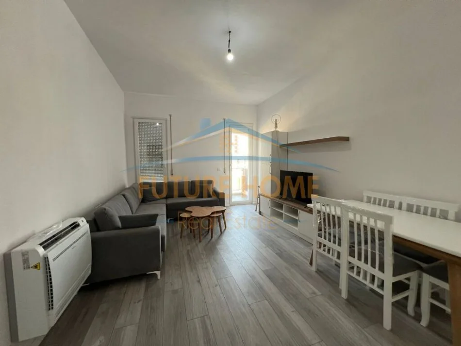 Tirane, jepet me qera apartament 2+1+Ballkon Kati 8, 100 m² 400 € (QTU)