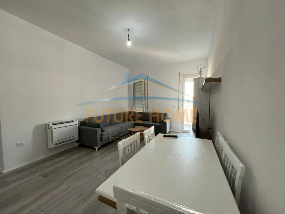 Tirane, jepet me qera apartament 2+1+Ballkon Kati 8, 100 m² 400 € (QTU)