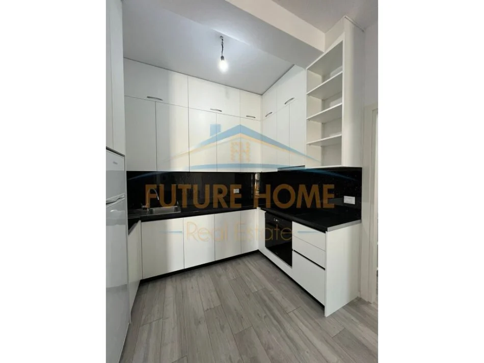 Tirane, jepet me qera apartament 2+1+Ballkon Kati 8, 100 m² 400 € (QTU)