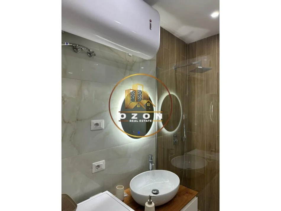 Tirane, jepet me qera apartament 1+1+Ballkon Kati 2, 70 m² 550 € (Sauk i Vjetër)