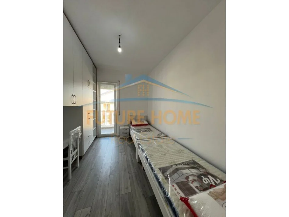 Tirane, jepet me qera apartament 2+1+Ballkon Kati 8, 100 m² 400 € (QTU)