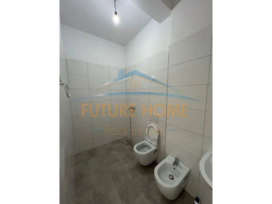 Tirane, jepet me qera apartament 2+1+Ballkon Kati 8, 100 m² 400 € (QTU)