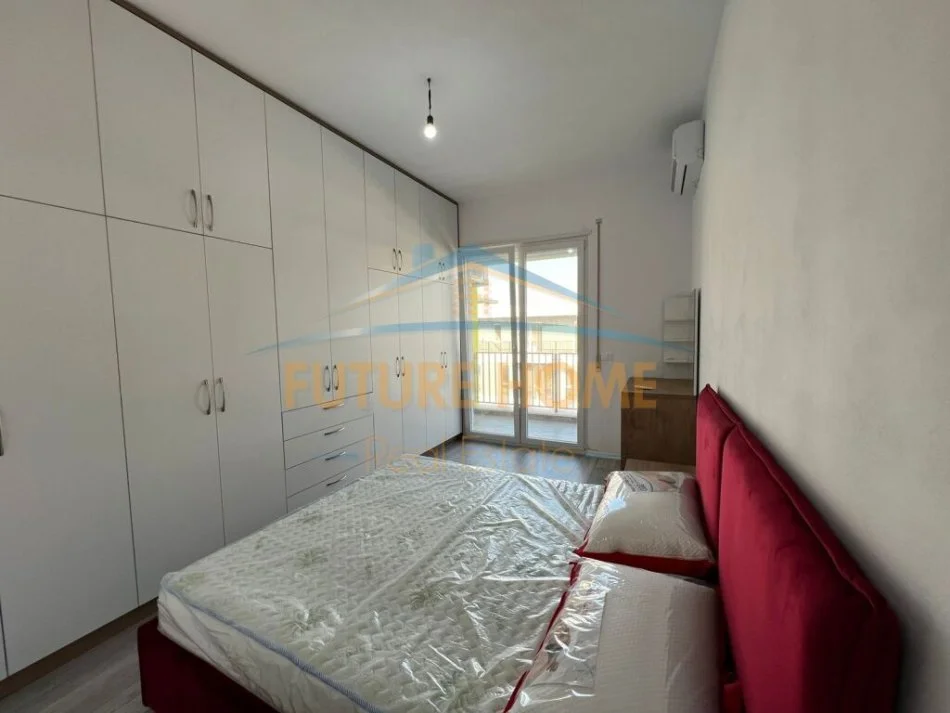 Tirane, jepet me qera apartament 2+1+Ballkon Kati 8, 100 m² 400 € (QTU)