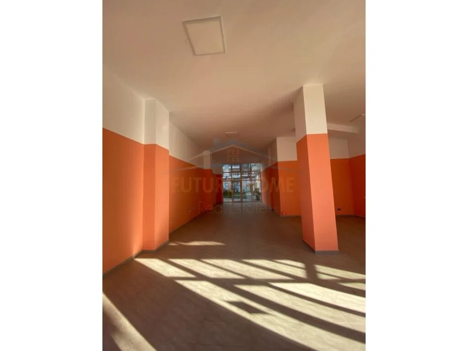 Tirane, jepet me qera ambjent biznesi Kati 0, 118 m² 850 € (Jordan Misja)