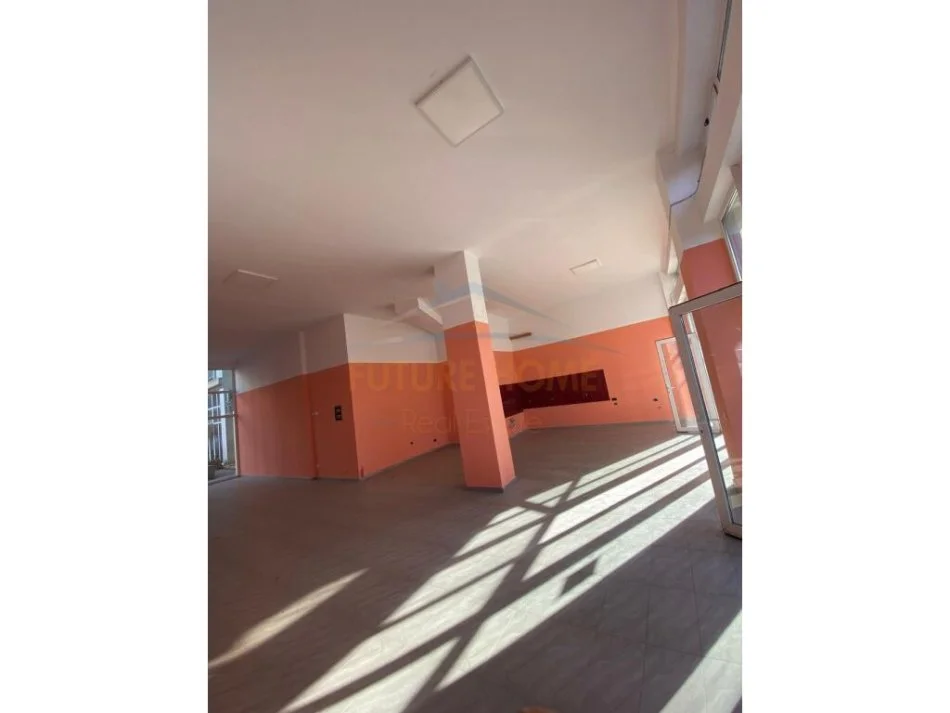 Tirane, jepet me qera ambjent biznesi Kati 0, 118 m² 850 € (Jordan Misja)