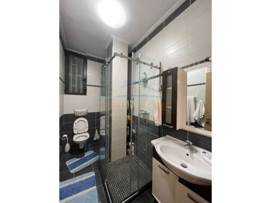 Tirane, shitet apartament 1+1 Kati 9, 72 m² 150.000 € (Rruga Meder Shtylla)