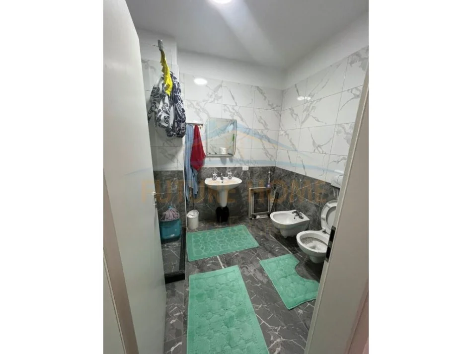 Tirane, jepet me qera apartament 1+1+Ballkon Kati 3, 60 m² 500 € (Kompleks Kontakti)
