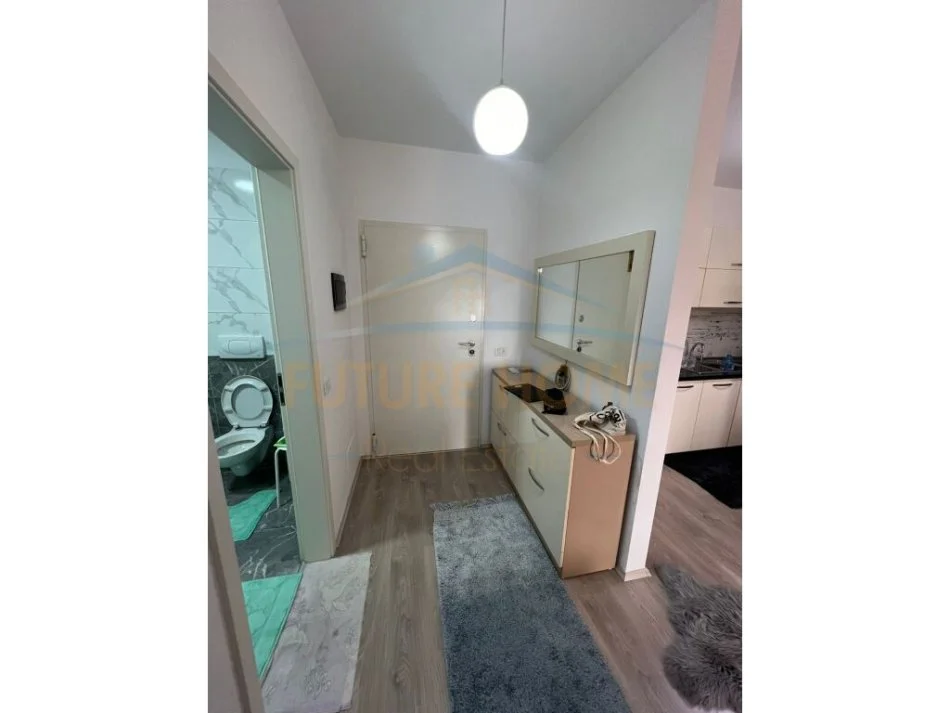 Tirane, jepet me qera apartament 1+1+Ballkon Kati 3, 60 m² 500 € (Kompleks Kontakti)