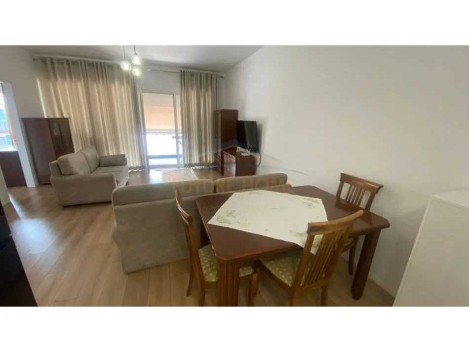 Tirane, jepet me qera apartament 1+1 Kati 8, 89 m² 500 € (Rruga 5 Maji)