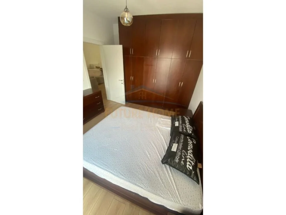 Tirane, jepet me qera apartament 1+1 Kati 8, 87 m² 500 € (5 MAJI)