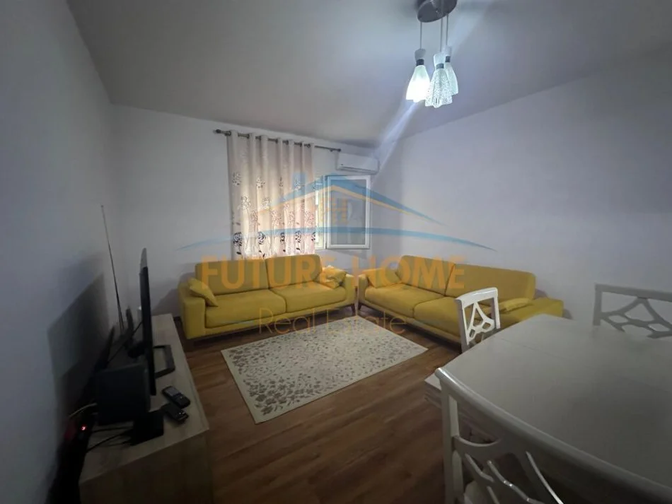 Tirane, jepet me qera apartament 2+1+Ballkon Kati 1, 105 m² 750 € (Liqeni i Thate)