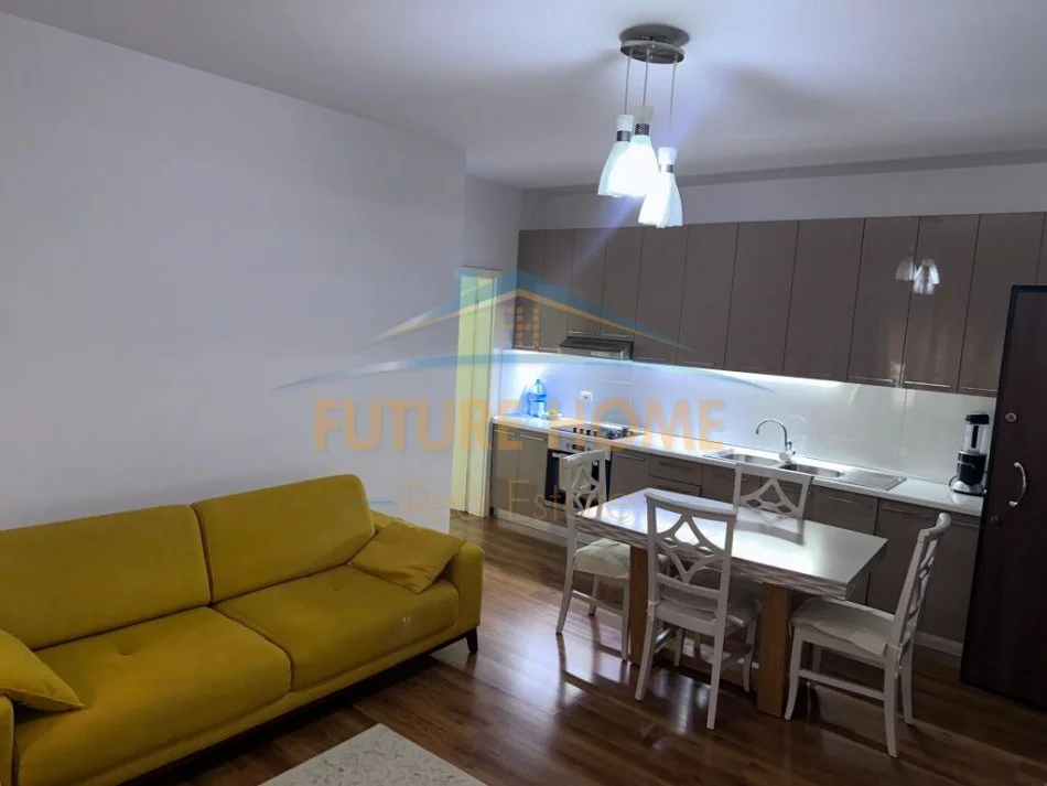 Tirane, jepet me qera apartament 2+1+Ballkon Kati 1, 105 m² 750 € (Liqeni i Thate)