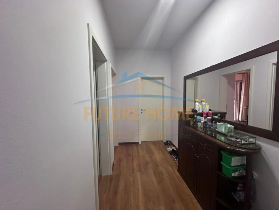 Tirane, jepet me qera apartament 2+1+Ballkon Kati 1, 105 m² 750 € (Liqeni i Thate)