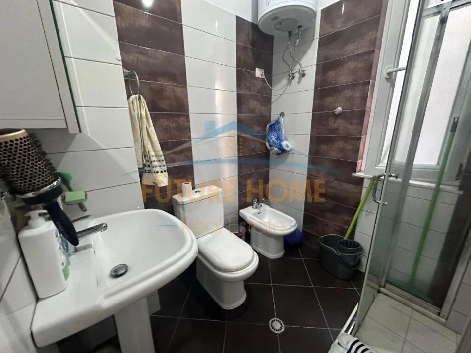 Tirane, jepet me qera apartament 2+1+Ballkon Kati 1, 105 m² 750 € (Liqeni i Thate)