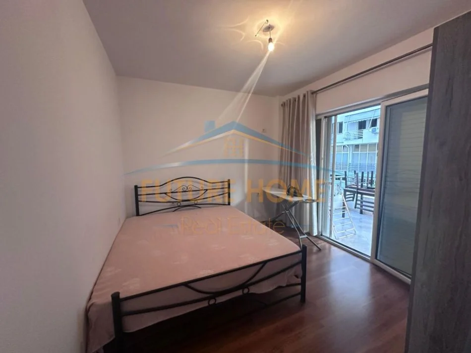 Tirane, jepet me qera apartament 2+1+Ballkon Kati 1, 105 m² 750 € (Liqeni i Thate)