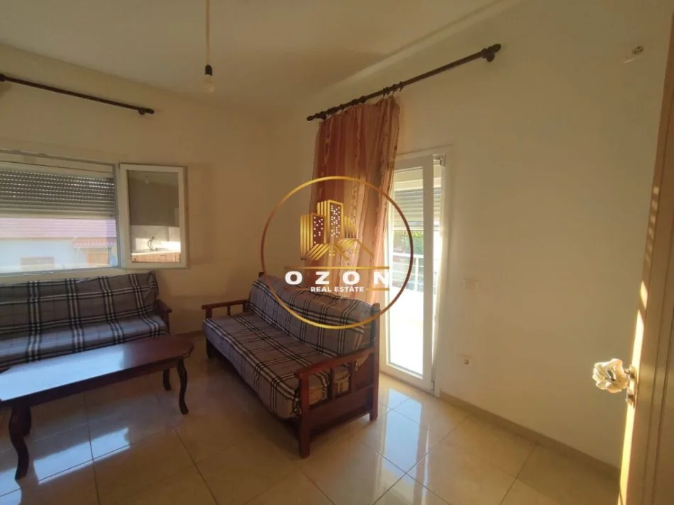 Tirane, jepet me qera apartament 1+1+Ballkon Kati 2, 75 m² 300 € (Sauk i Vjetër)