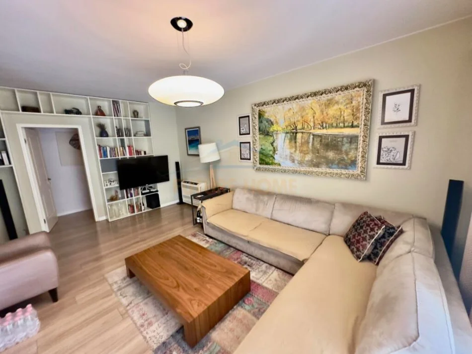 Tirane, shitet apartament 3+1 , 127 m² 196.000 € (Rruga 5 Maji)