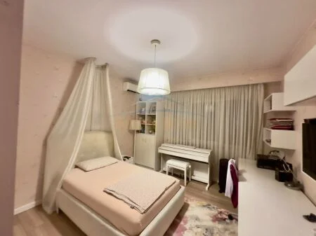 Shitje, Apartament 3+1+2, Rruga 5 Maji, Concord Center, Tiranë. AREA42880