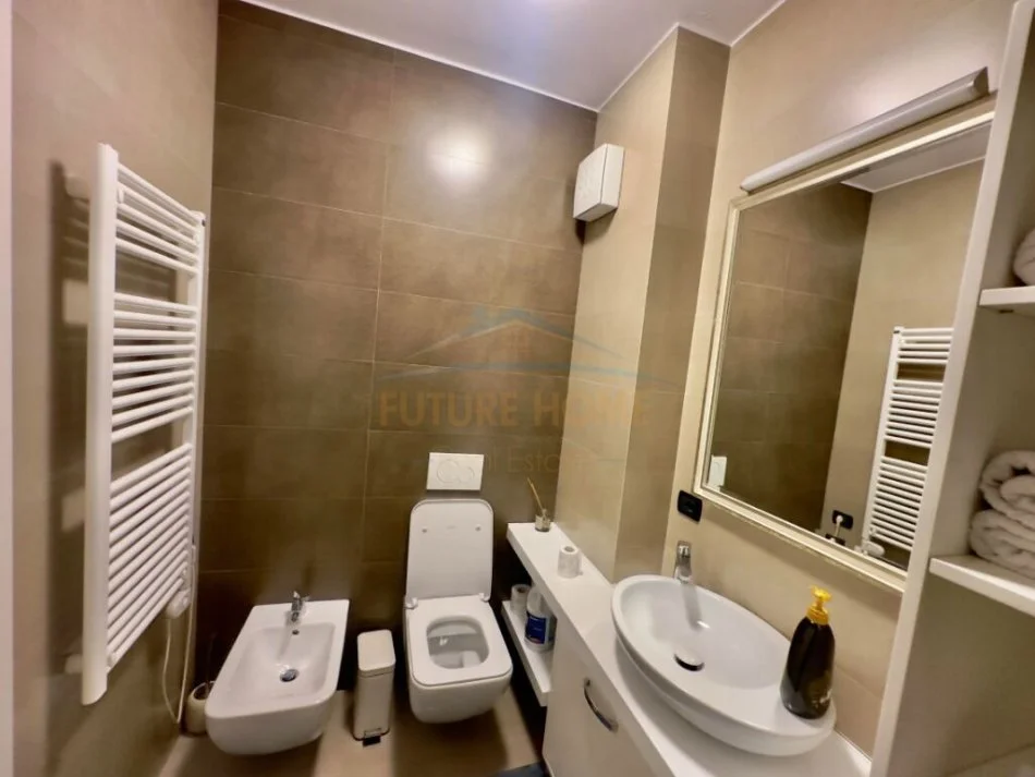 Tirane, shitet apartament 3+1 , 127 m² 196.000 € (Rruga 5 Maji)