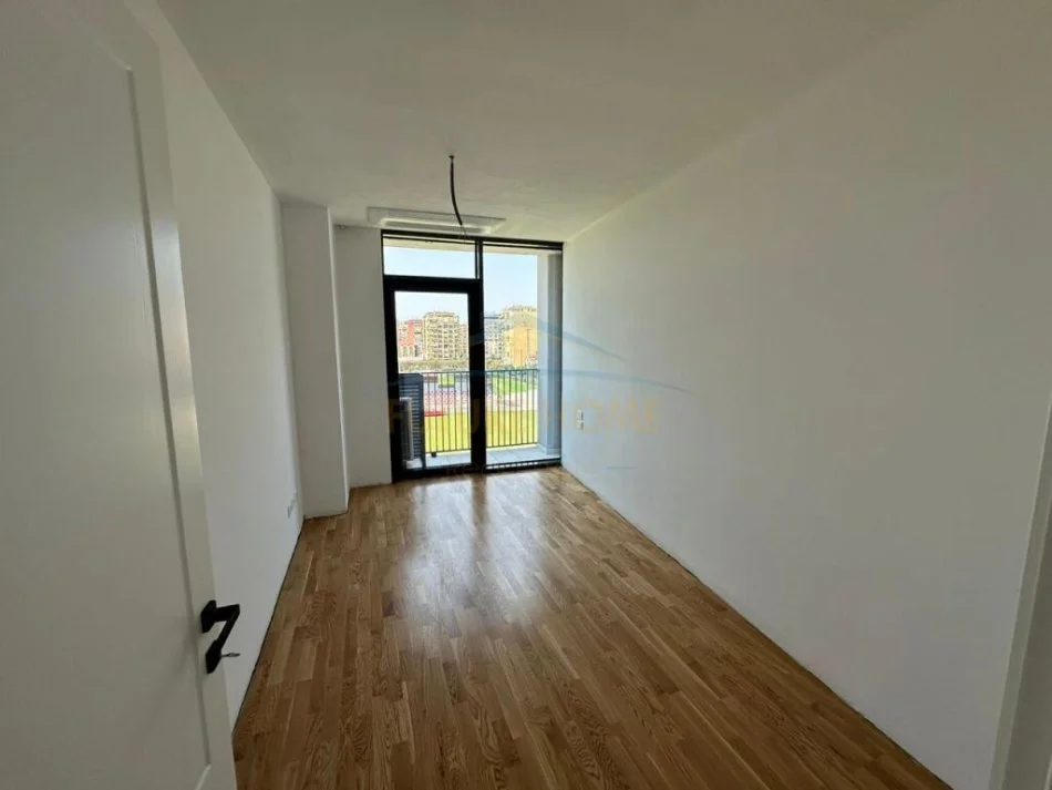 Tirane, jepet me qera zyre Kati 4, 92 m² 1.200 € (Liqeni Artificial)