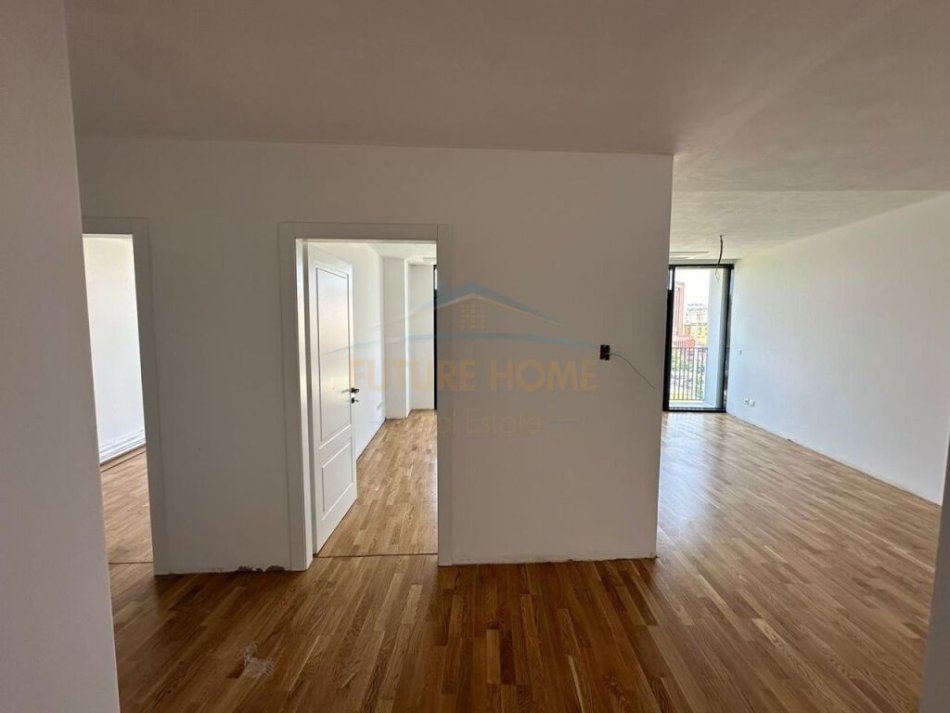 Tirane, jepet me qera Kati 4, 92 m² 1.200 € (Rrugen e Kosovarëve)