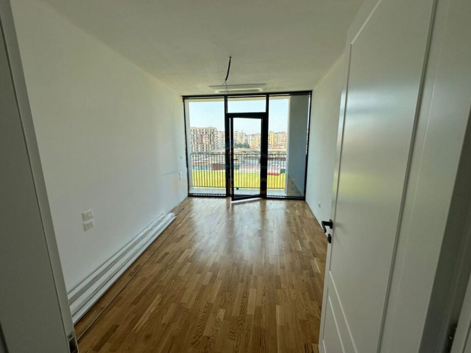 Tirane, jepet me qera Kati 4, 92 m² 1.200 € (Rrugen e Kosovarëve)