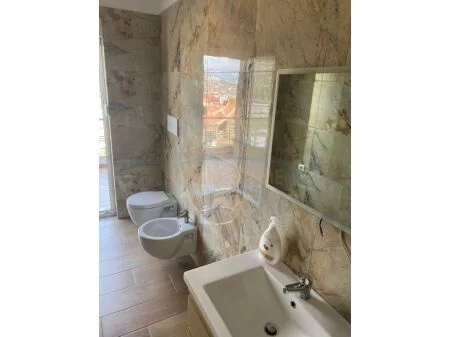 Tirane, jepet me qera 1+1 Kati 2, 67 m² 300 € (Rruga Ramazan Shushku Farkë,Shqipëria AREA42887)