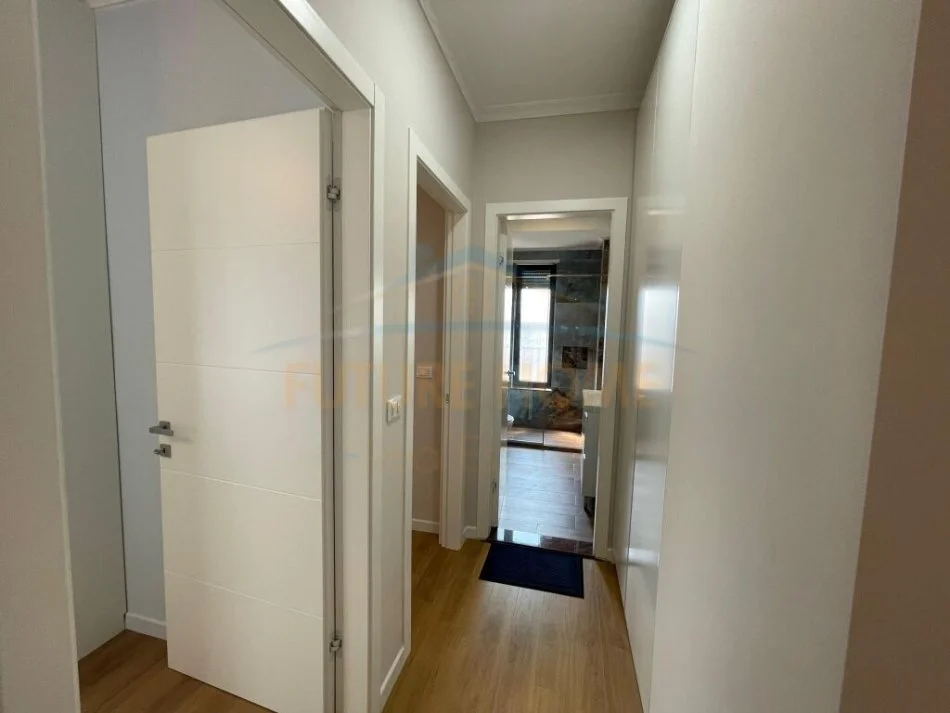 Tirane, jepet me qera apartament 2+1+Ballkon Kati 8, 99 m² 850 € (Stacioni i Trenit)