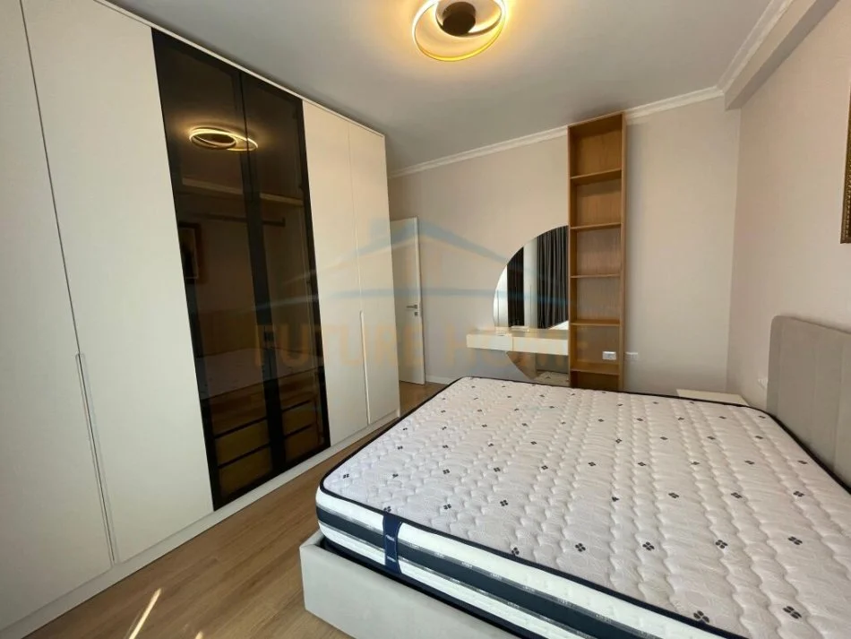 Tirane, jepet me qera apartament 2+1+Ballkon Kati 8, 99 m² 850 € (Stacioni i Trenit)