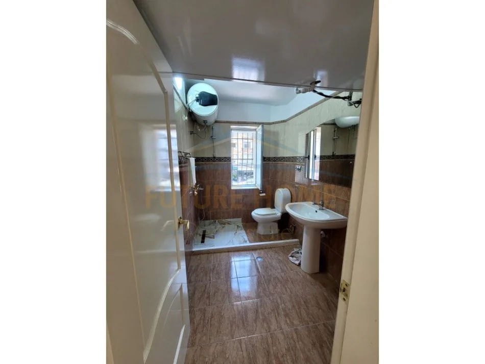 Tirane, shitet apartament 2+1+Ballkon Kati 2, 78 m² 132.000 € (Ali Demi)