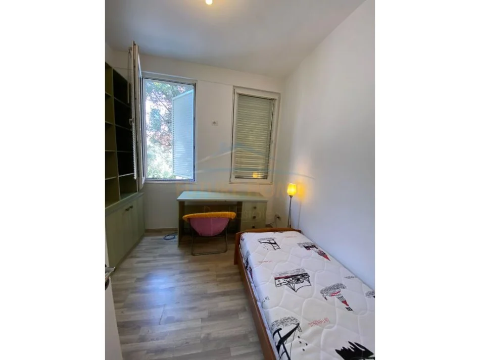 Tirane, jepet me qera apartament 3+1 Kati 1, 109 m² 650 € (Kodra e Diellit 1)