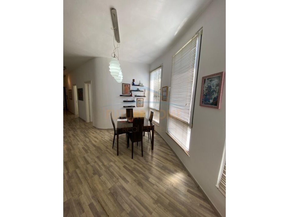 Tirane, jepet me qera apartament 3+1 Kati 1, 107 m² 700 € (Kodra e Diellit)