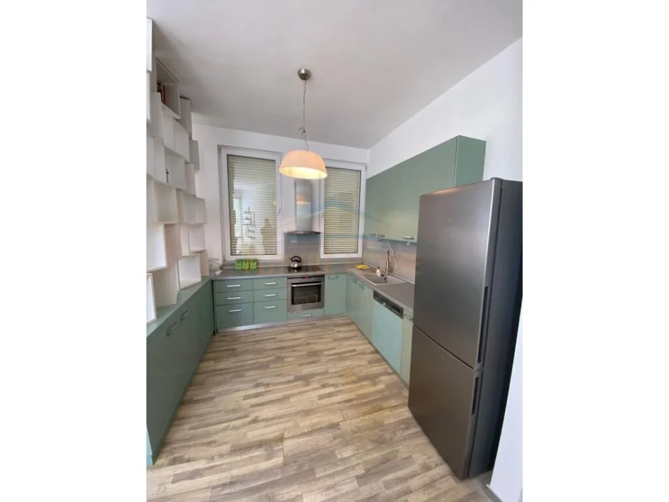 Tirane, jepet me qera apartament 3+1 Kati 1, 107 m² 700 € (Rezidenca ‘Kodra e Diellit 1)