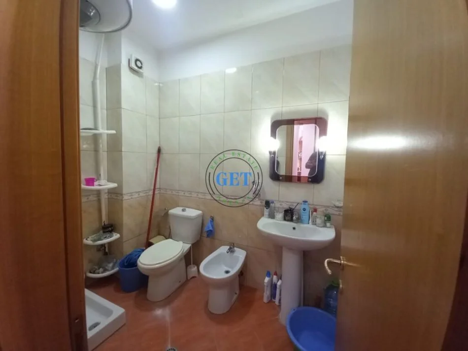 Durres, shitet apartament 1+1+Ballkon, Kati 6, 70 m² 90,000 € (Shkembi i Kavajes)