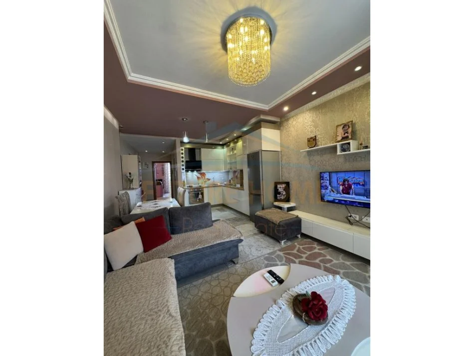 Tirane, jepet me qera apartament 2+1 Kati 3, 120 m² 500 € (BLEVARDI MIGJENI)