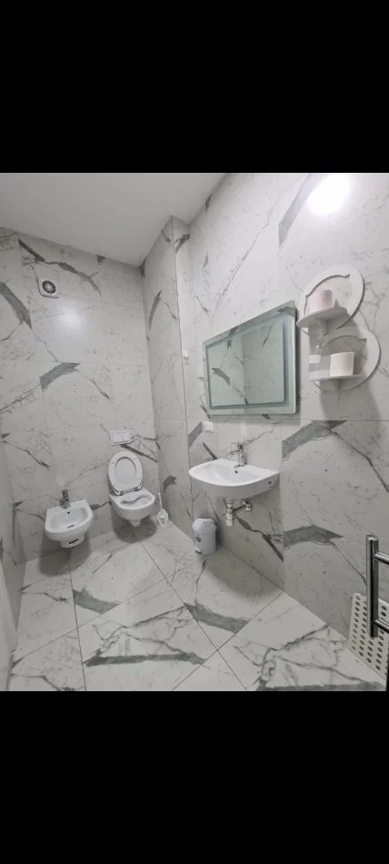 Tirane, jepet me qera apartament 1+1 Kati 10, 70 m² 600 € (Rruga E Dibres)