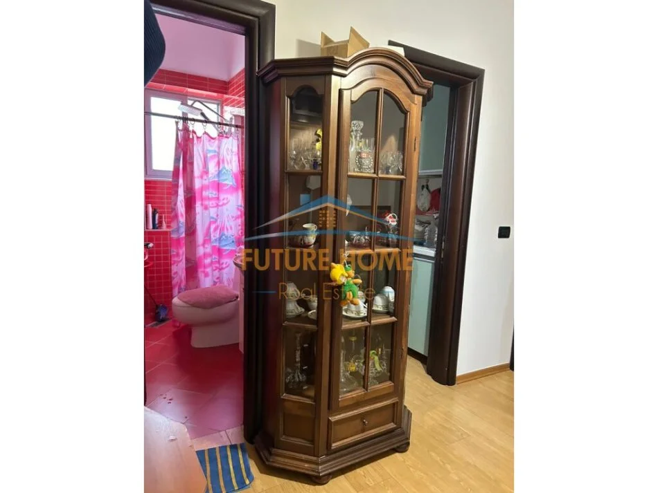 Tirane, jepet me qera apartament 1+1 Kati 5, 60 m² 500 € (myslym shyri)