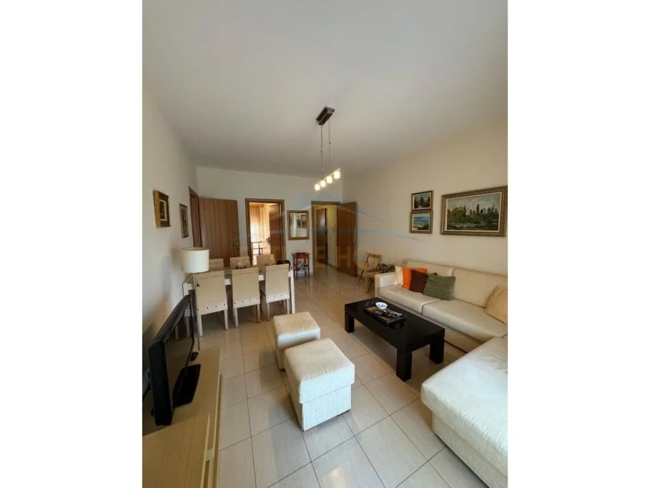 Tirane, jepet me qera apartament 2+1 Kati 4, 112 m² 650 € (Pazari i Ri)