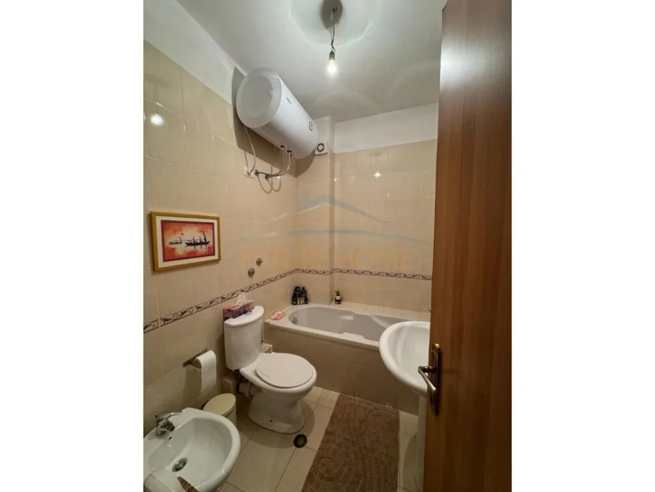 Tirane, jepet me qera apartament 2+1 Kati 4, 112 m² 650 € (Pazari i Ri)