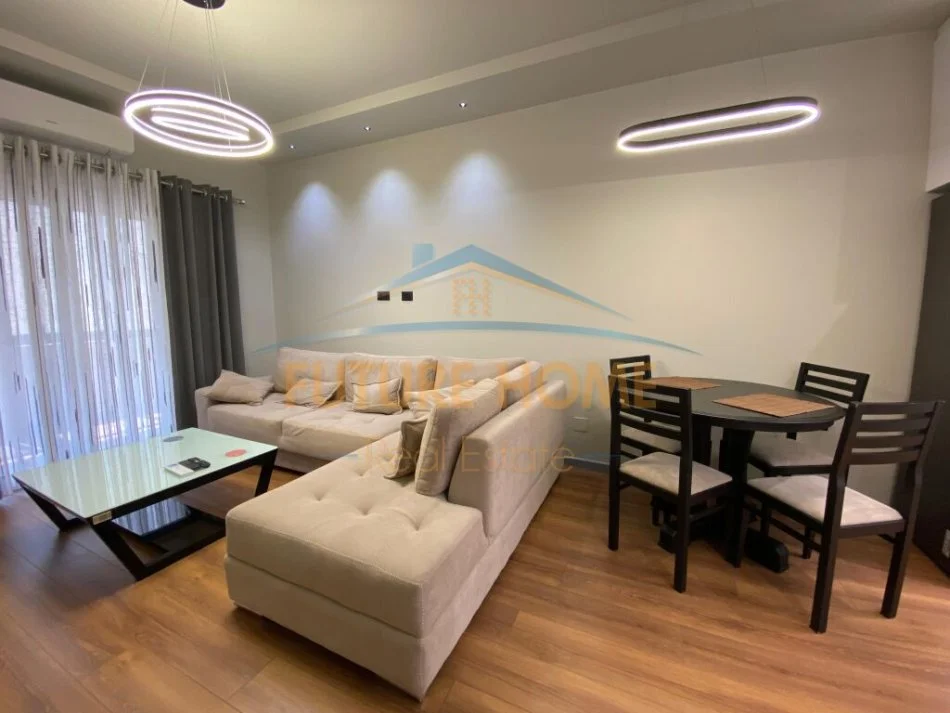 Tirane, jepet me qera apartament 2+1 Kati 3, 100 m² 800 € (Komuna Parisit, Vasil Shanto)