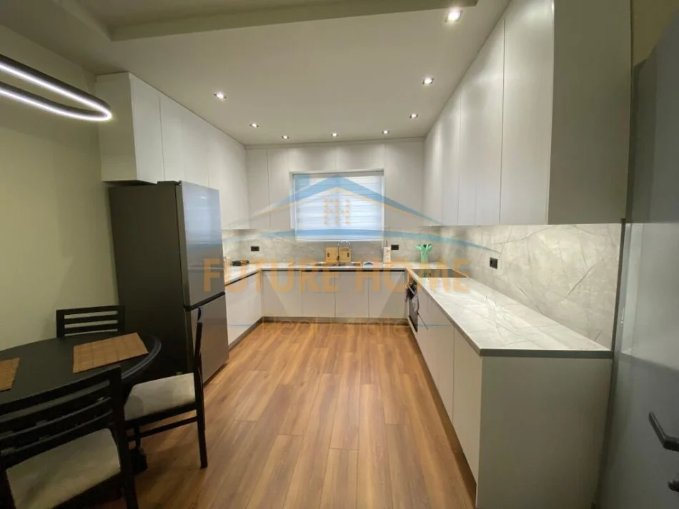Tirane, jepet me qera apartament 2+1 Kati 3, 60 m² 800 € (Komuna Parisit, Vasil Shanto)