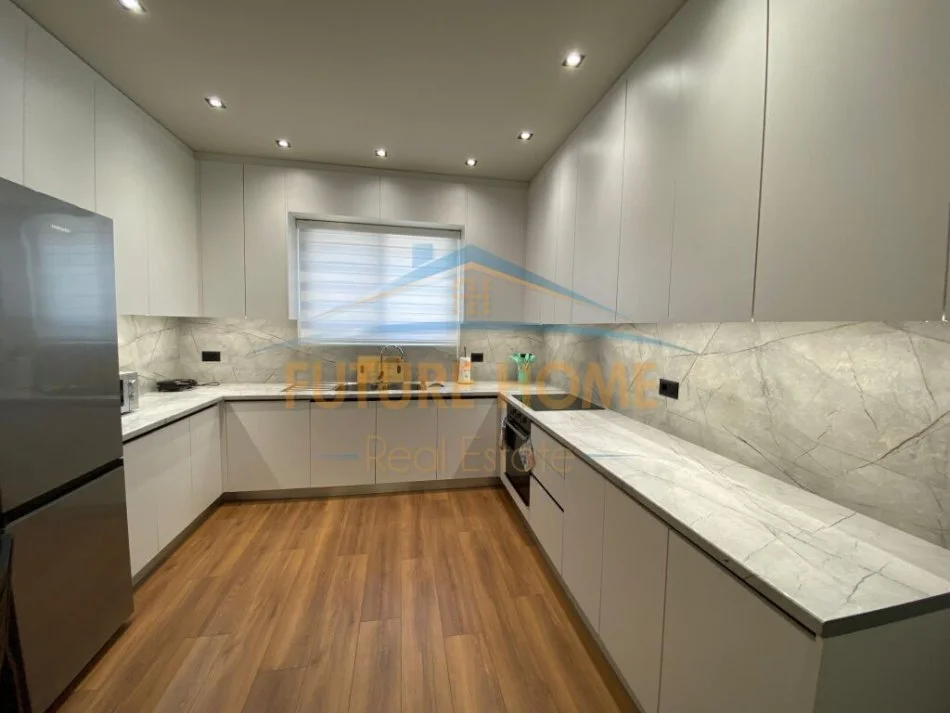 Tirane, jepet me qera apartament 2+1 Kati 3, 100 m² 800 € (Komuna Parisit, Vasil Shanto)