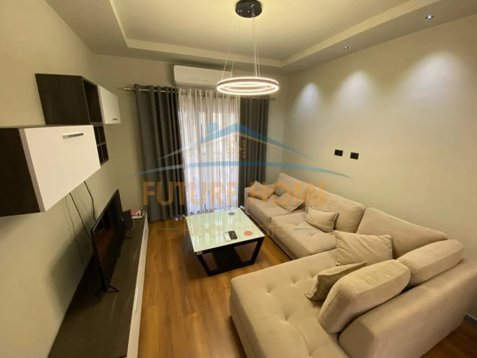 Tirane, jepet me qera apartament 2+1 Kati 3, 100 m² 800 € (Komuna Parisit, Vasil Shanto)
