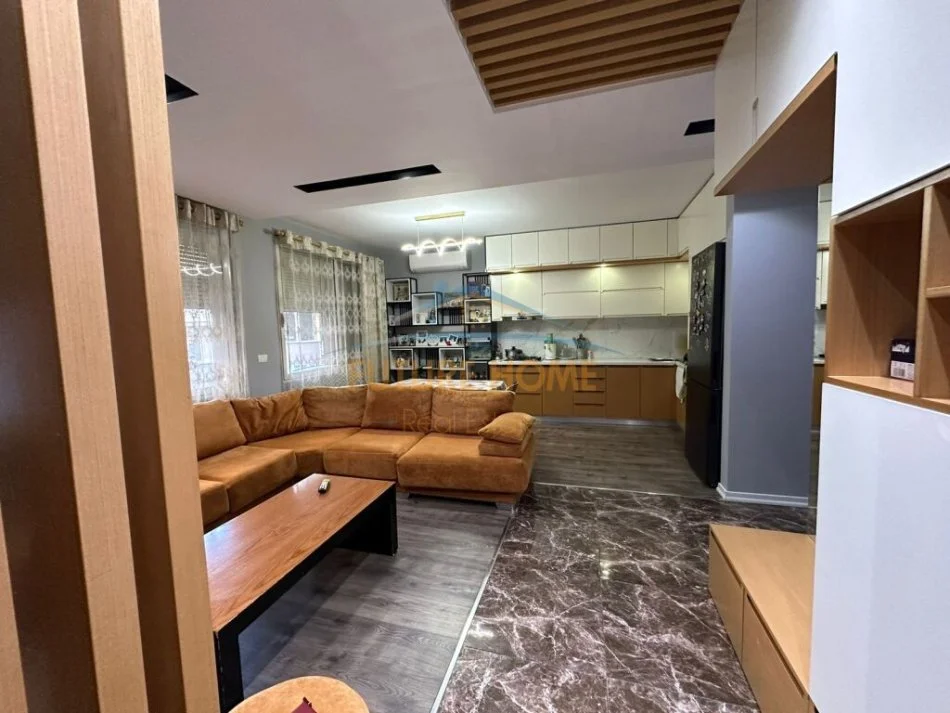 Tirane, shitet apartament 3+1 Kati 1, 116 m² 180.000 € (Kopshti Zoologjik)