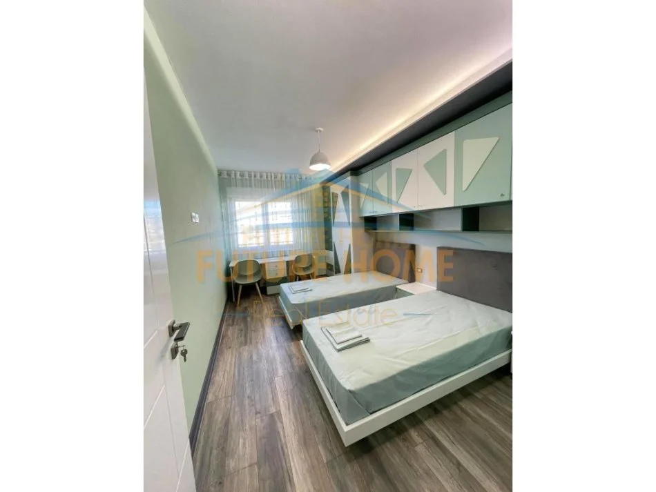 Tirane, jepet me qera apartament 3+1+Aneks+Ballkon Kati 2, 145 m² 1.000 € (Sauk)